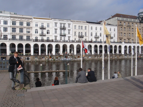 The Main Mall, the Newer Wall (Neuer Wall) is across the water way.